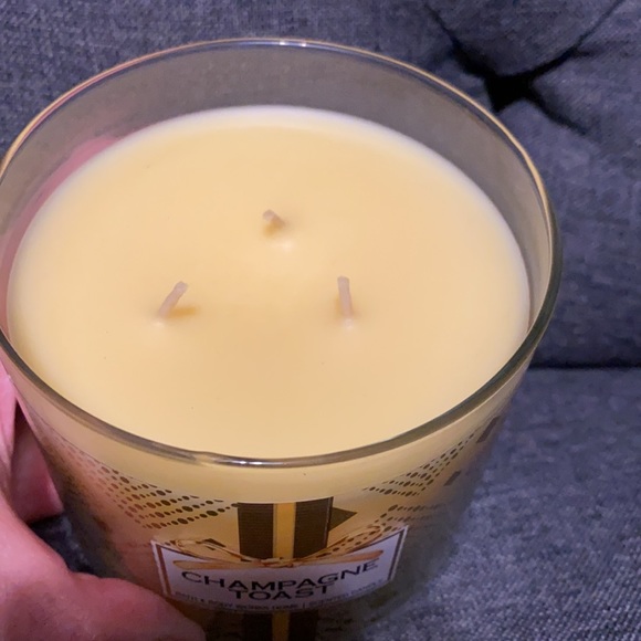 NEW! Bath & Body Works Champagne Toast 3-Wick Candle - Picture 3 of 4